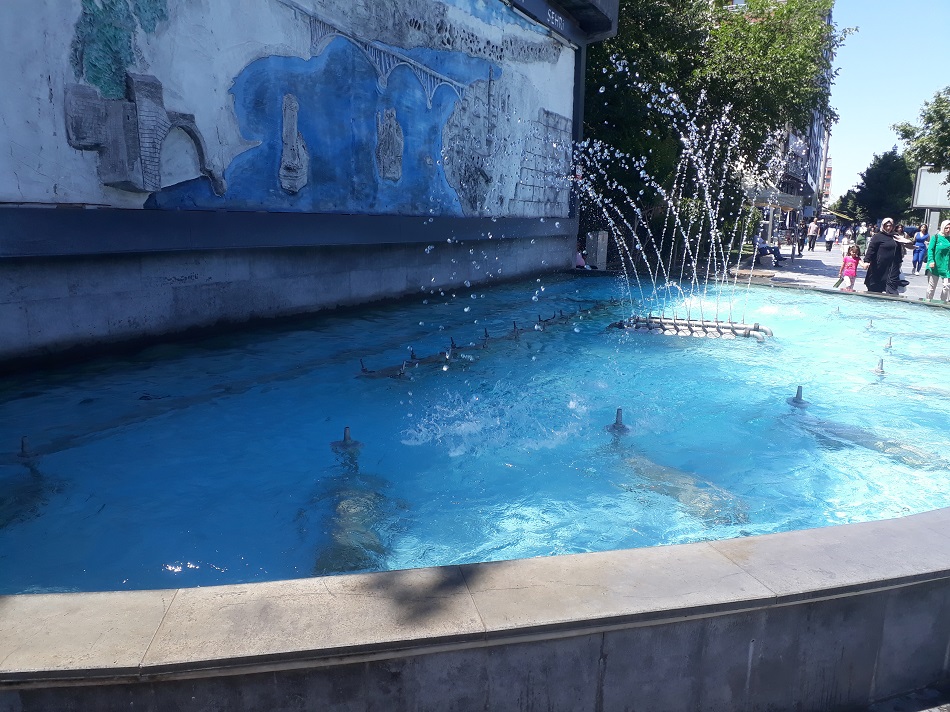 Şelale pırıl pırıl