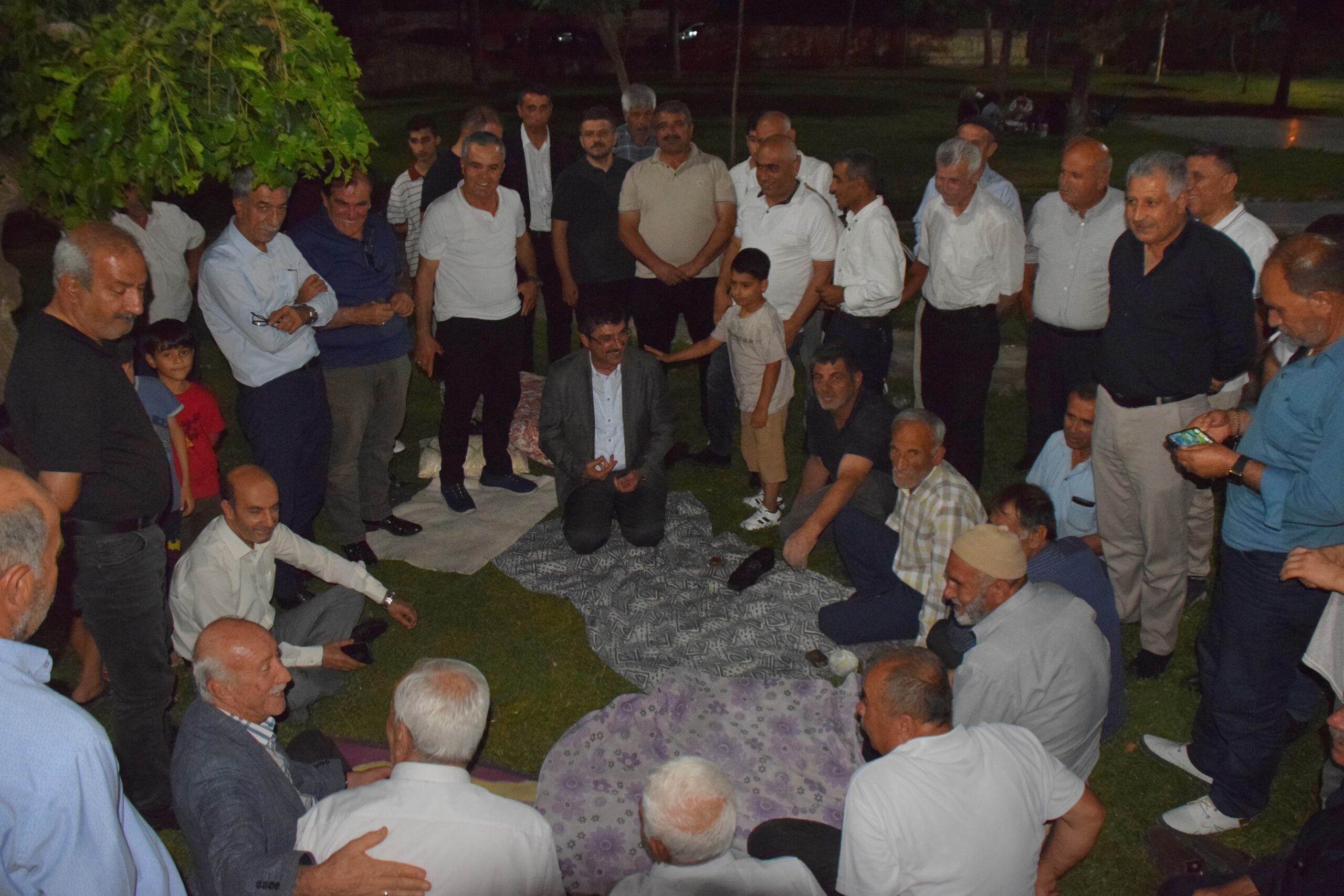 Vatandaşların taleplerini yerinde dinledi