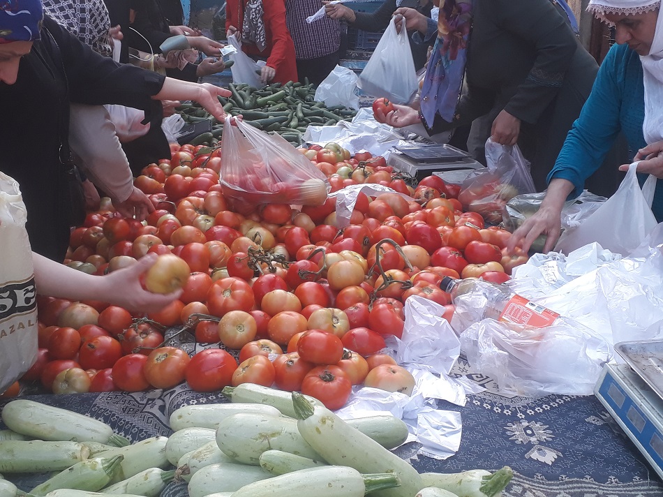 Yerli domatesler kapış kapış