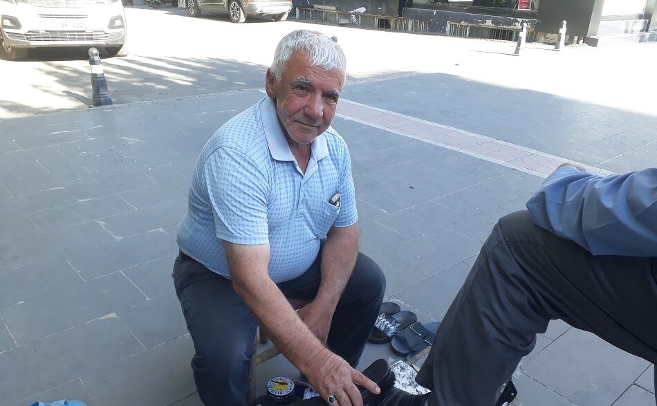 30 YILDIR AYAKKABI BOYUYOR