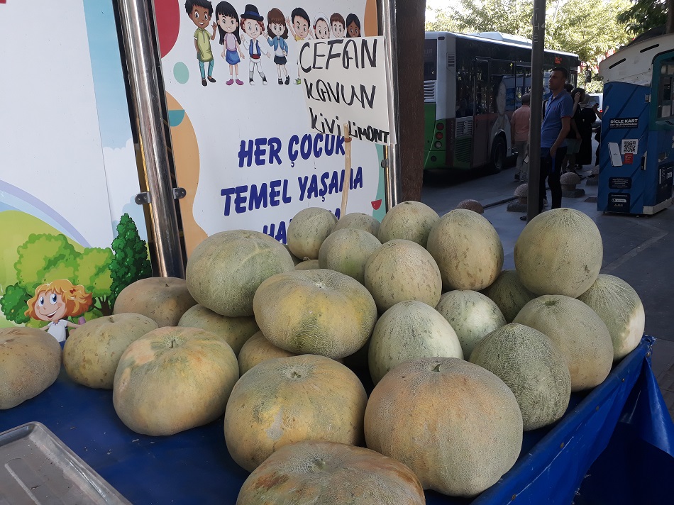 Batman ve Cefan kavunları bir arada