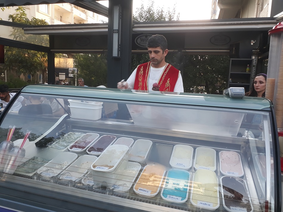 Dondurmanın topu 20 lira