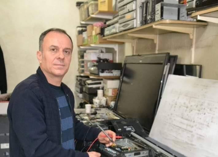 “ELEKTRONİK İŞİNE ÇEKİRDEKTEN BAŞLADIM”