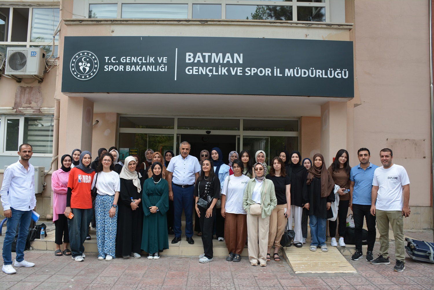 Gençler ücretsiz tatilin tadını çıkarıyor