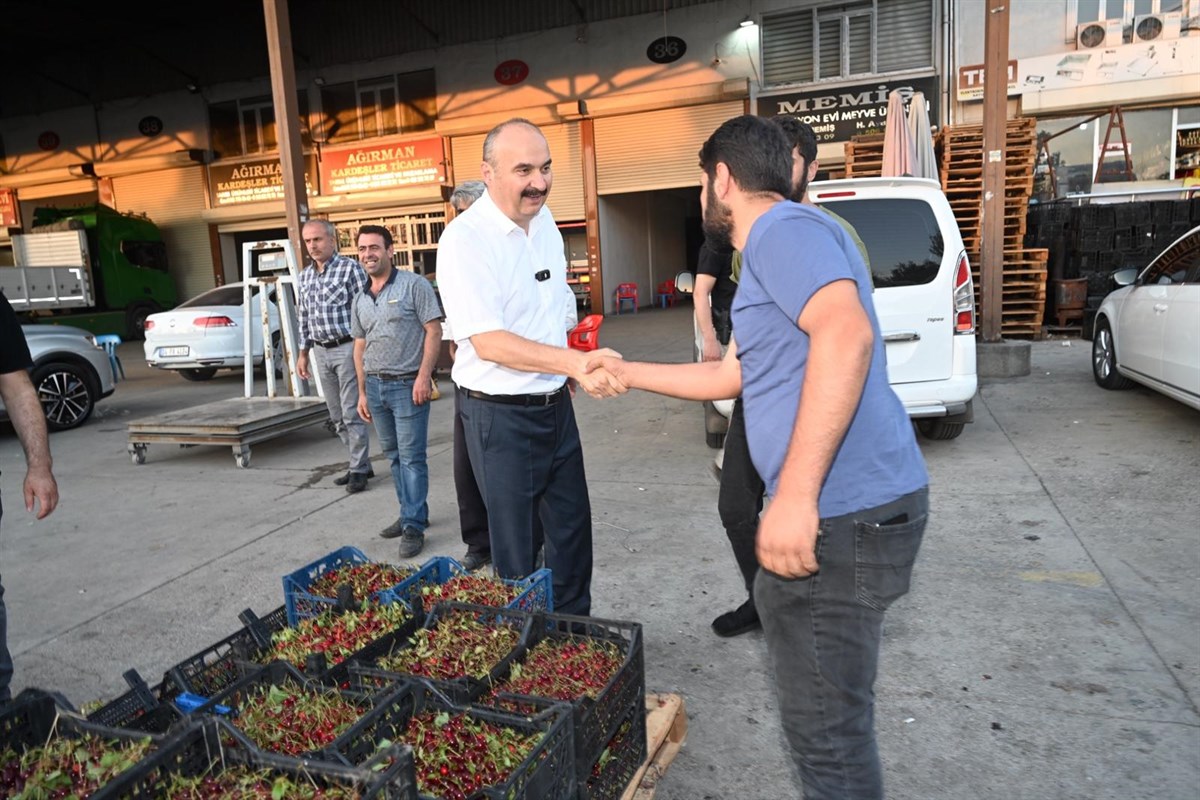 Hal esnafıyla biraraya geldi