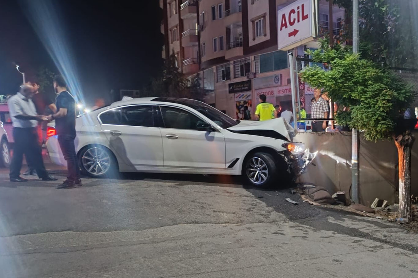 Hastanenin duvarına çarptı