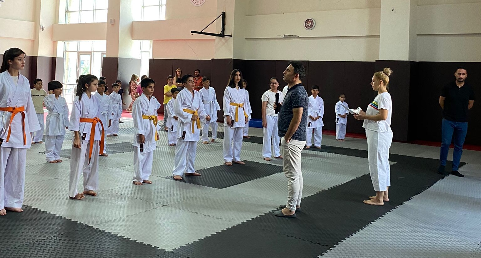 Karateciler kuşak sınavında göz doldurdu