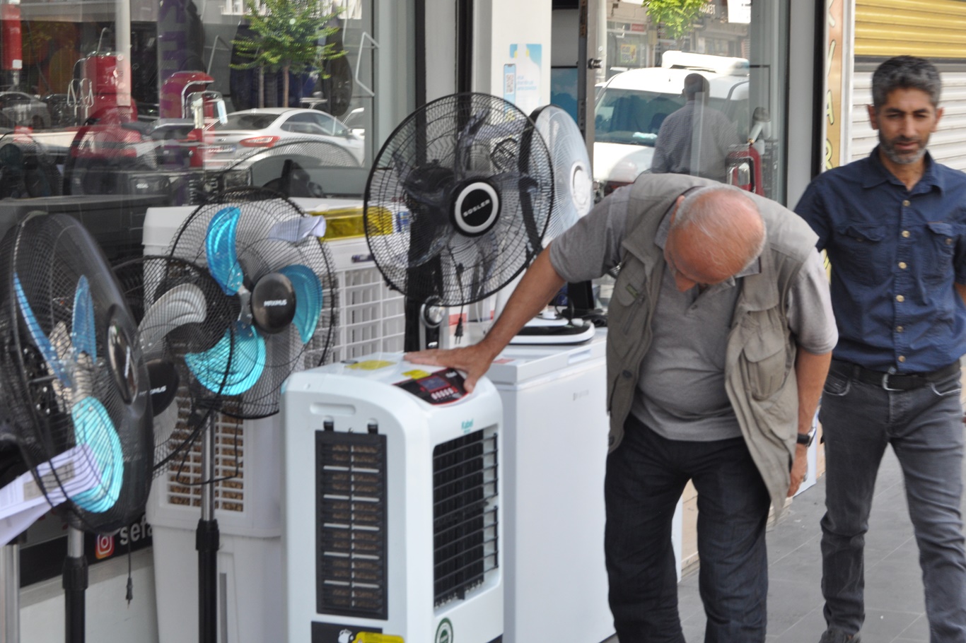 Klima alamayan vantilatöre yöneliyor