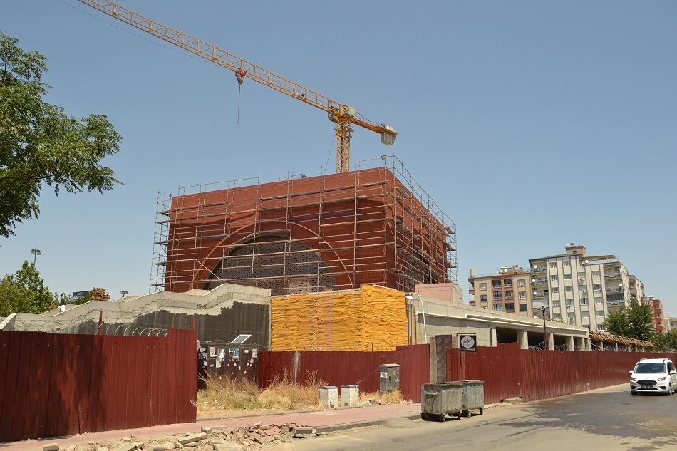 Mescidin otopark inşaatı durduruldu