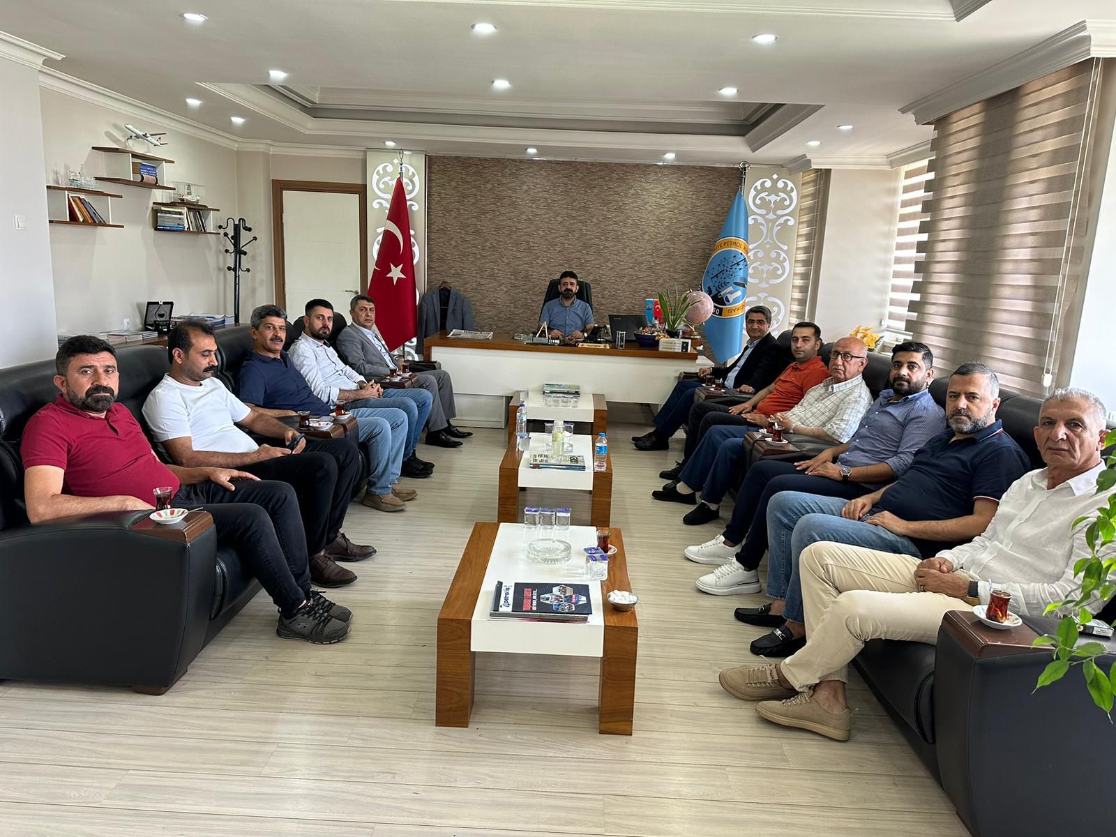 Petrol emekçilerini dinledi