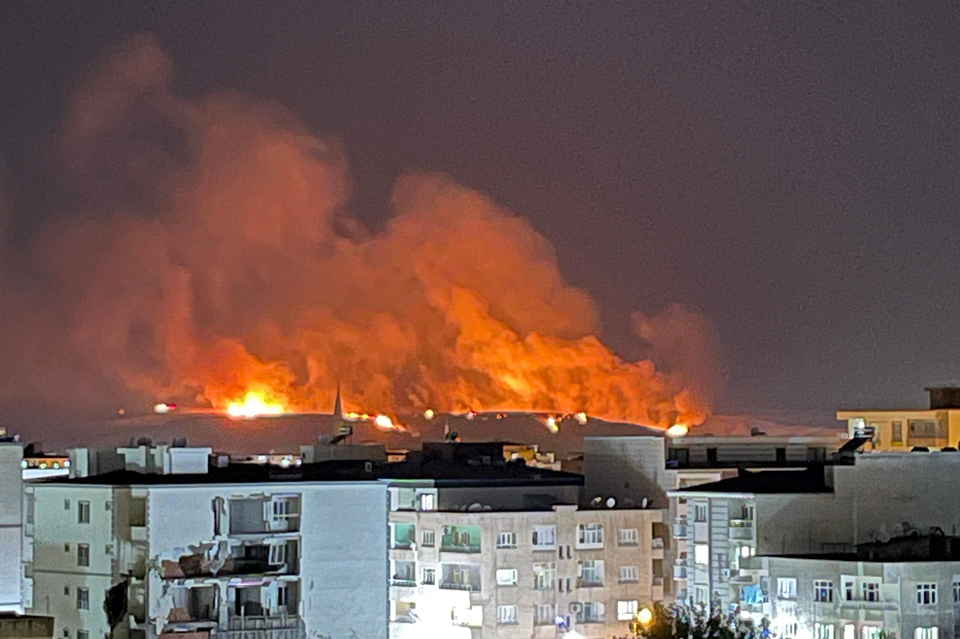 Akuba’daki yangın büyüyor