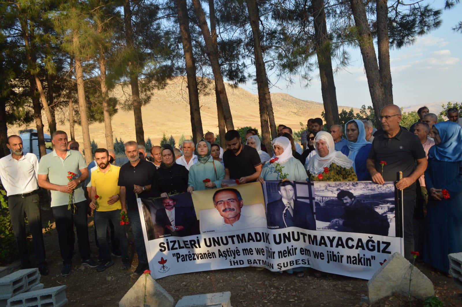 MEZARLARI BAŞINDA ANILDILAR