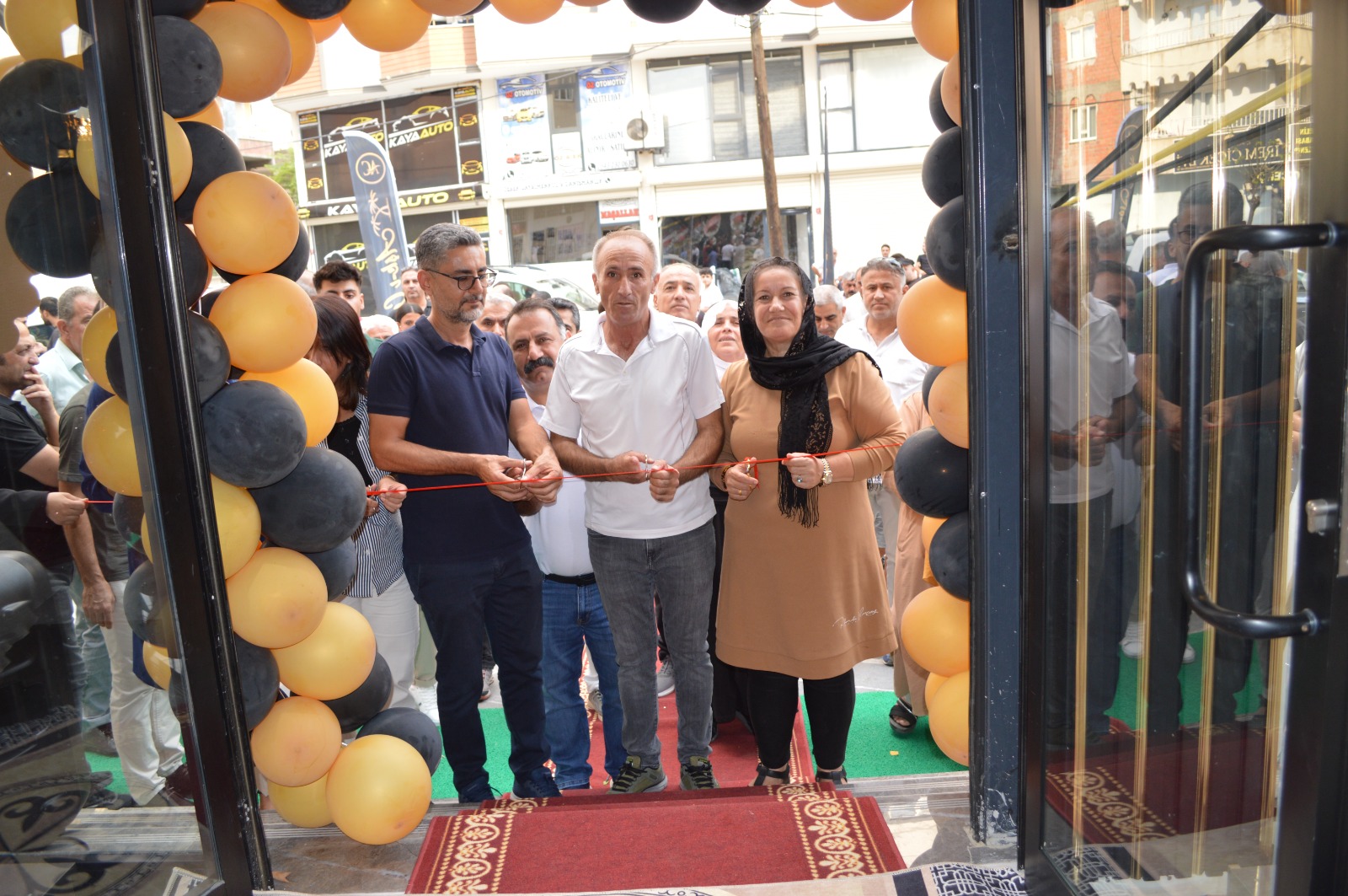 Aşk-ı Cennet Gelinlik mağazası açıldı