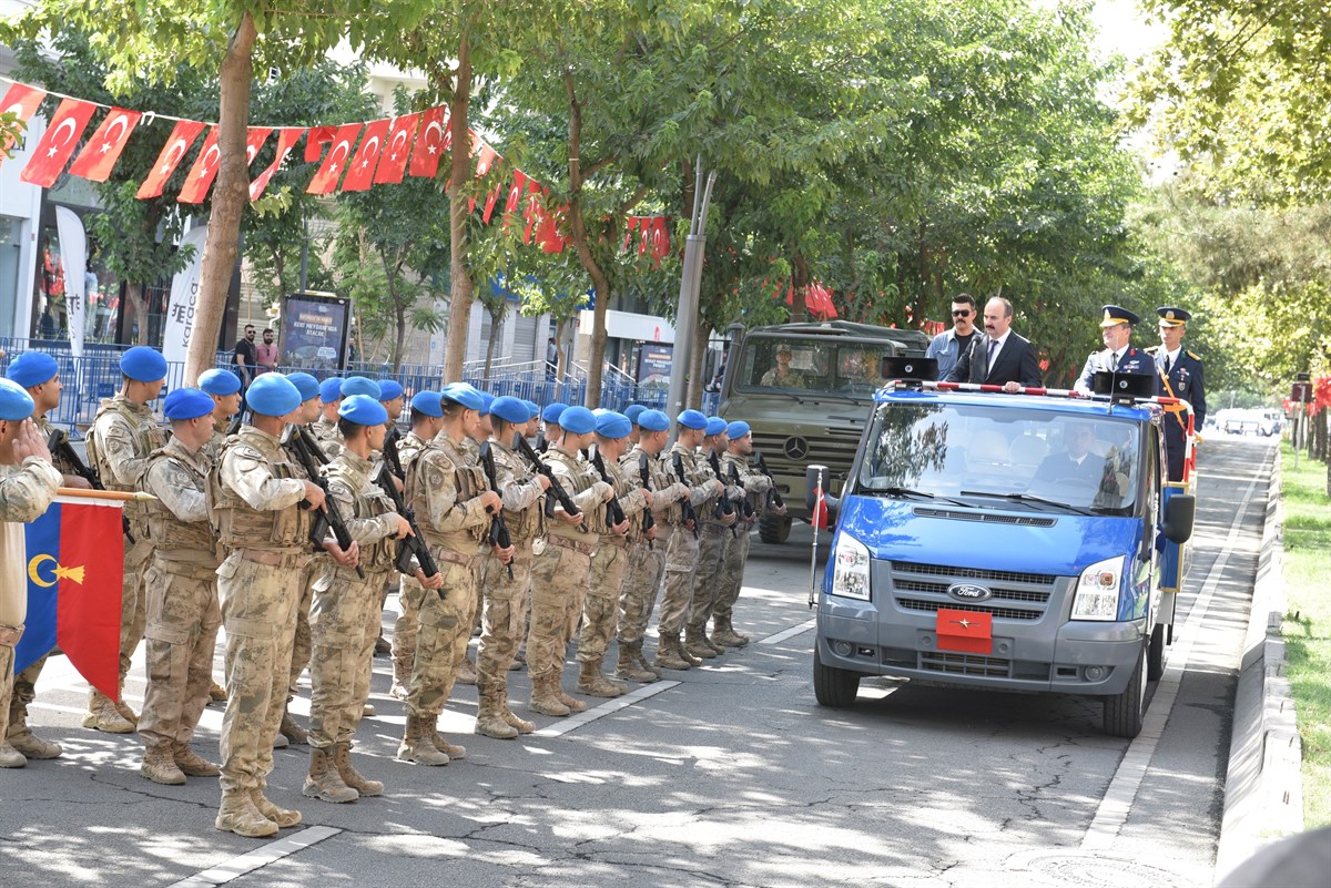 BÜYÜK ZAFER KUTLANIYOR