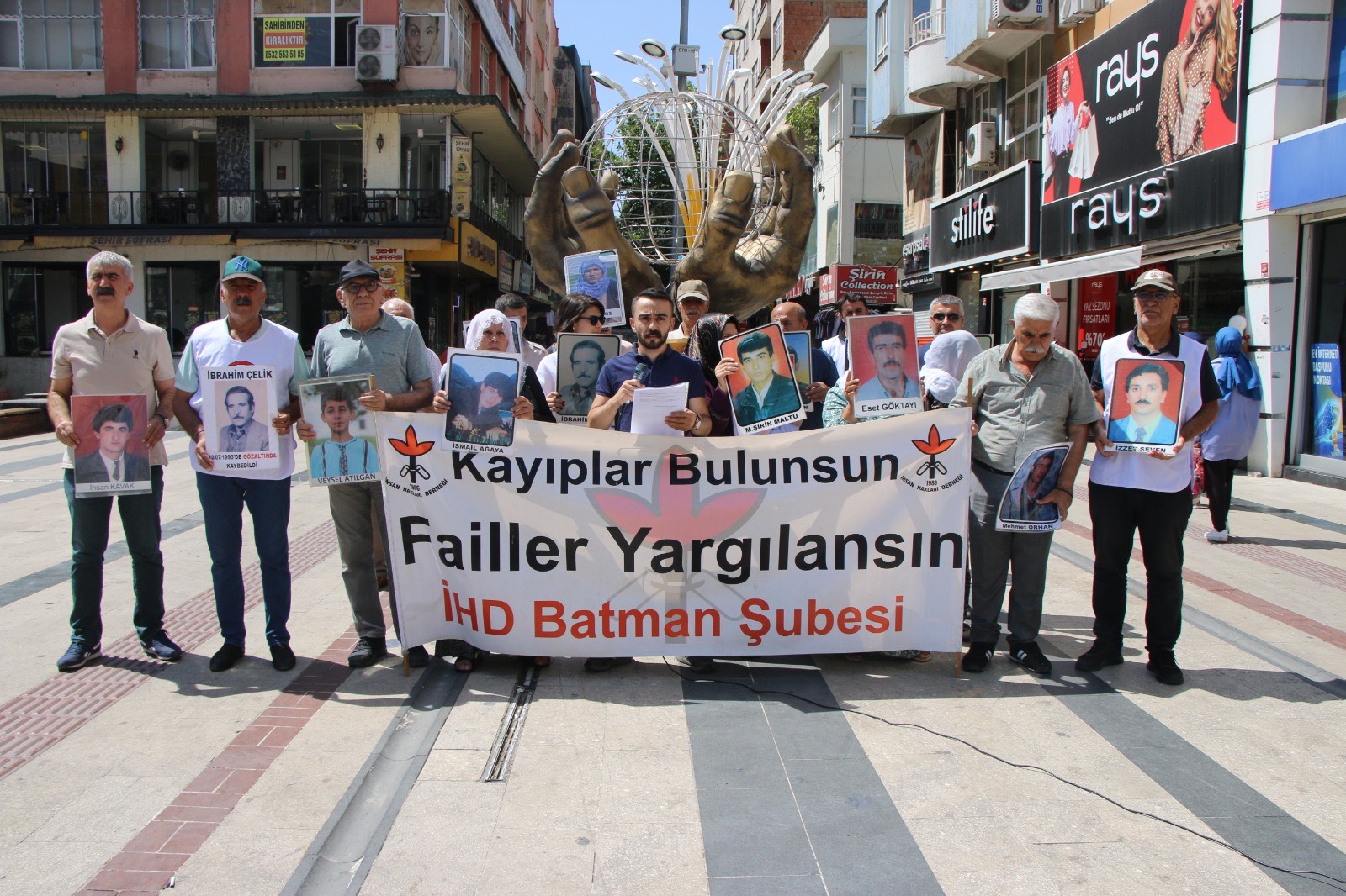 “Bizler intikam peşinde değil, adaletin peşindeyiz”