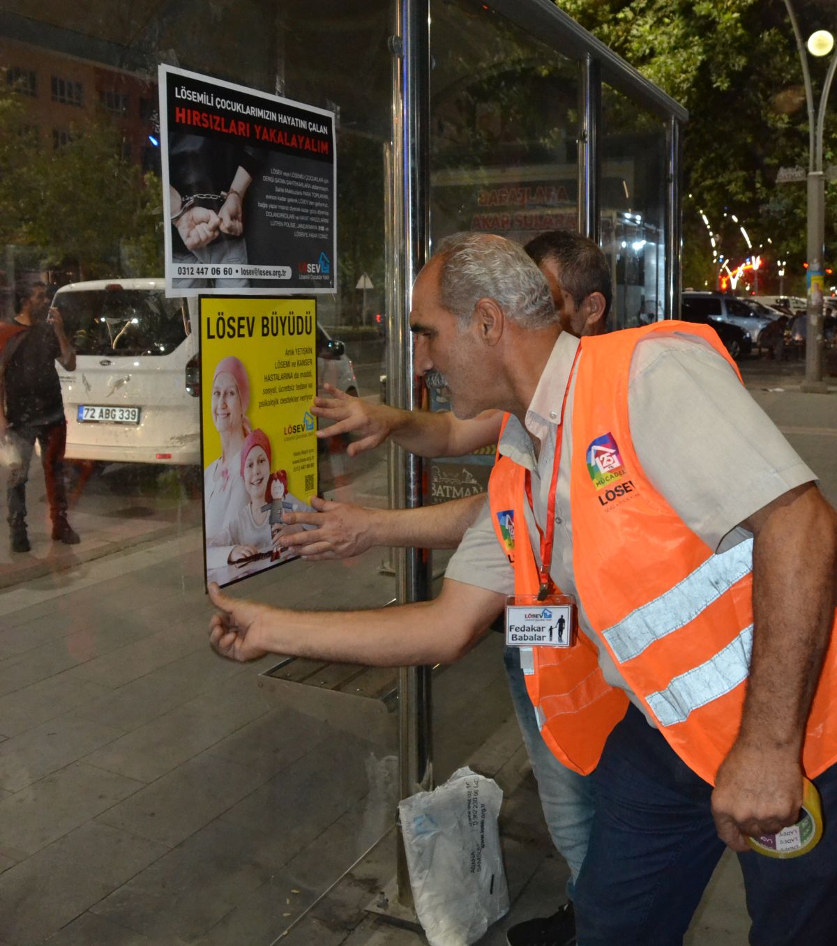 Dolandırıcılara karşı afişli uyarı