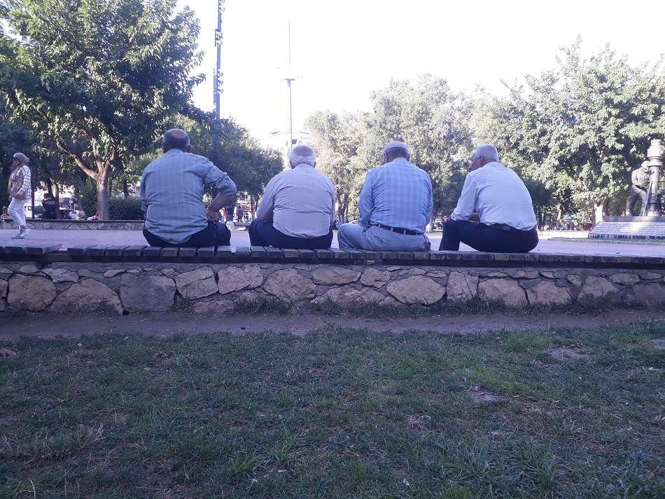 Emekli müdavimlerin bank keyfi