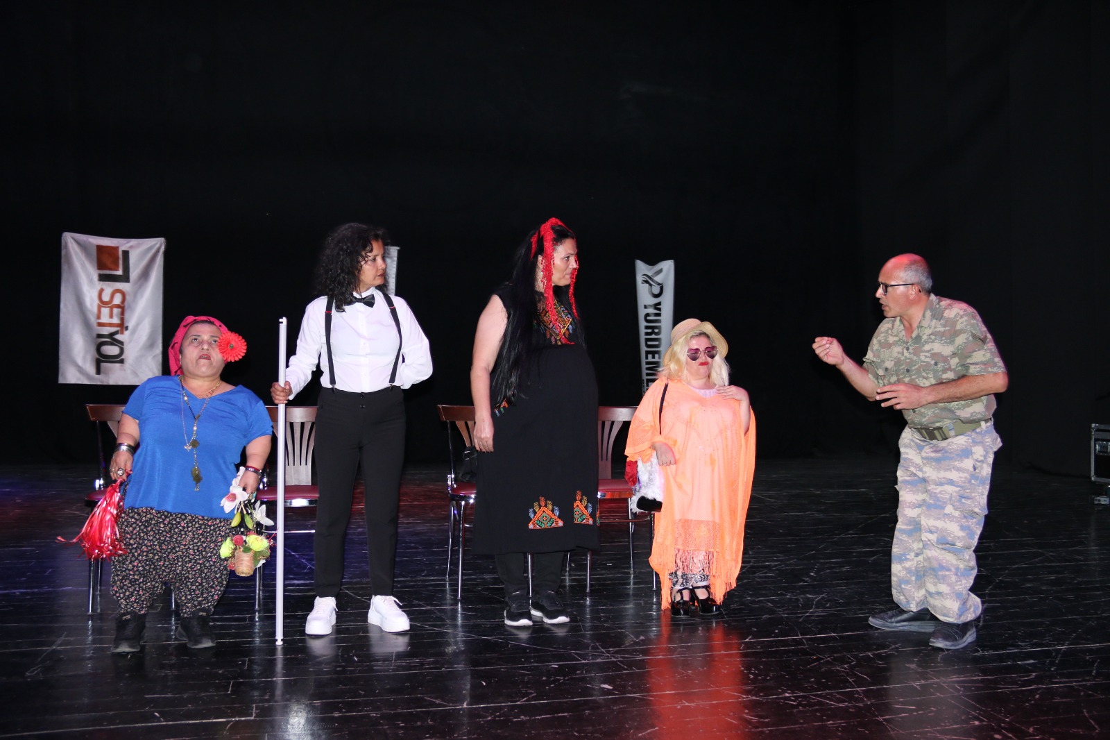 Engellilerden anlamlı tiyatro gösterisi