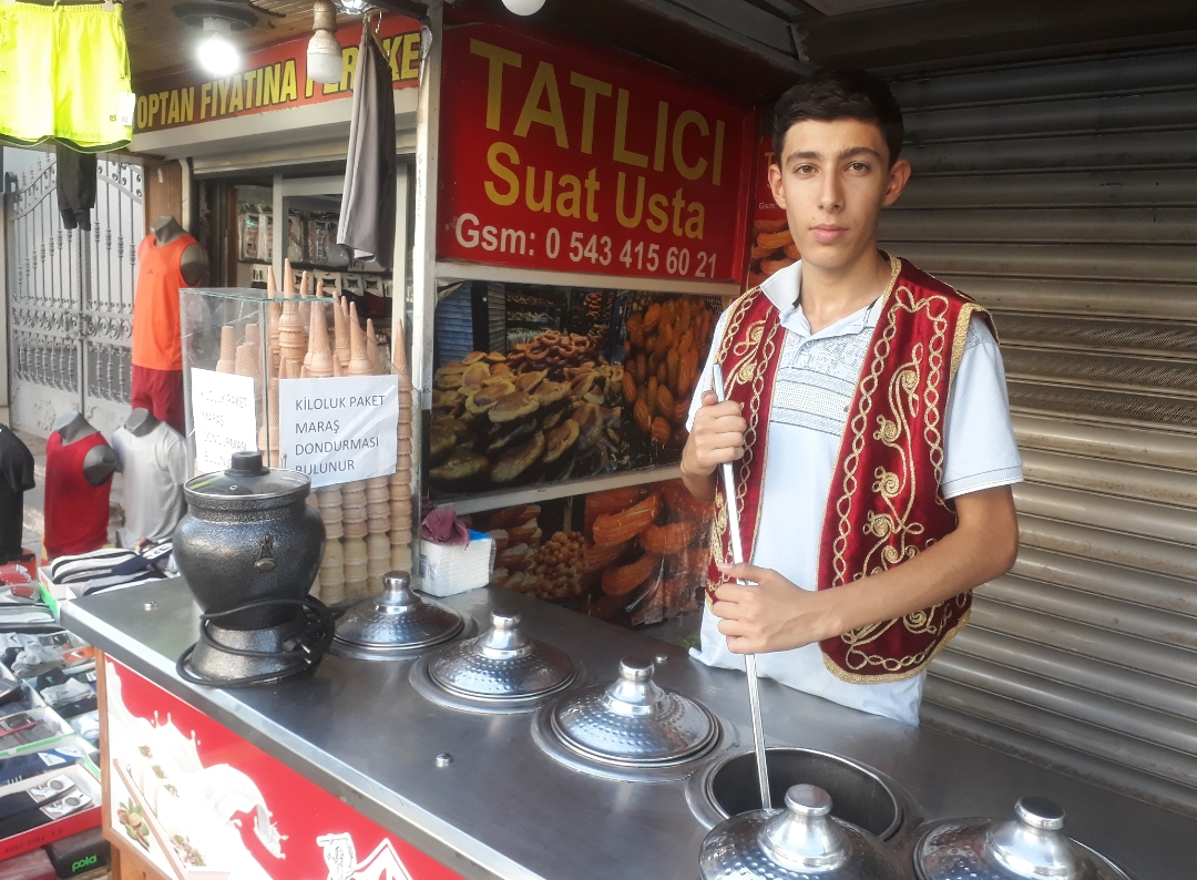 Genç dondurmacının ‘Eczacılık’ hayali