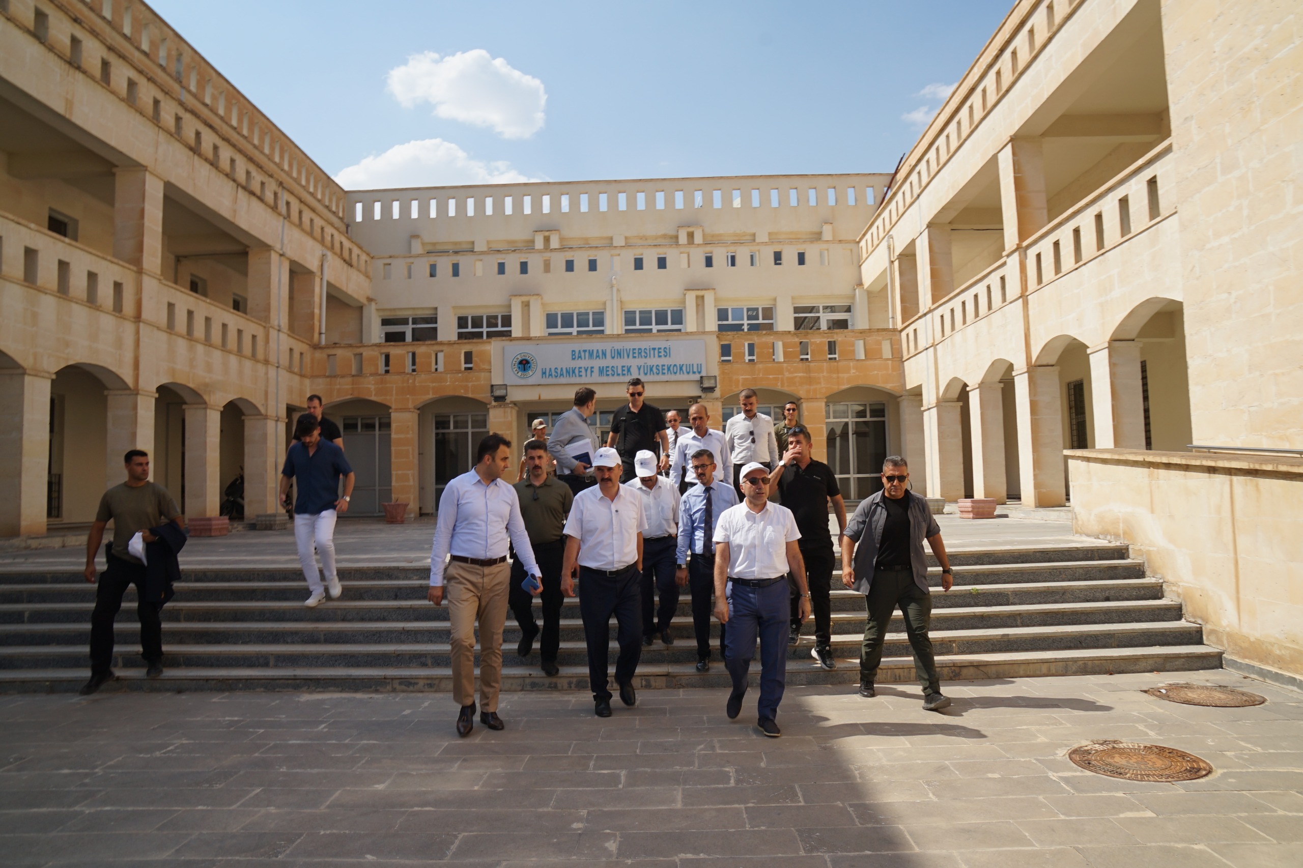 Hasankeyf yüksekokuluna çıkarma yaptılar