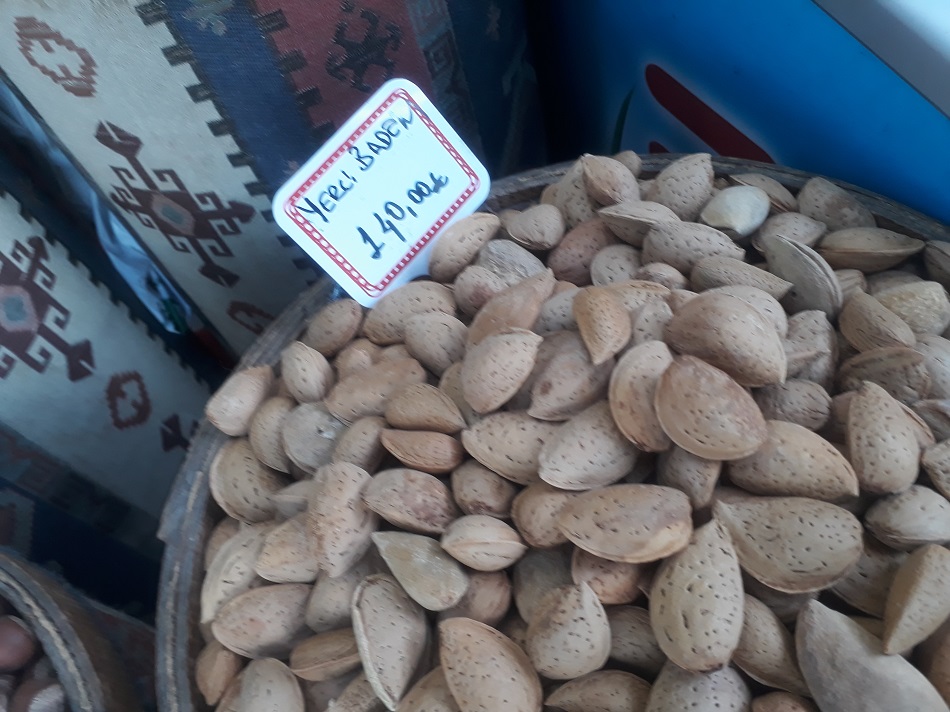 Mardin bademi ilgi görüyor