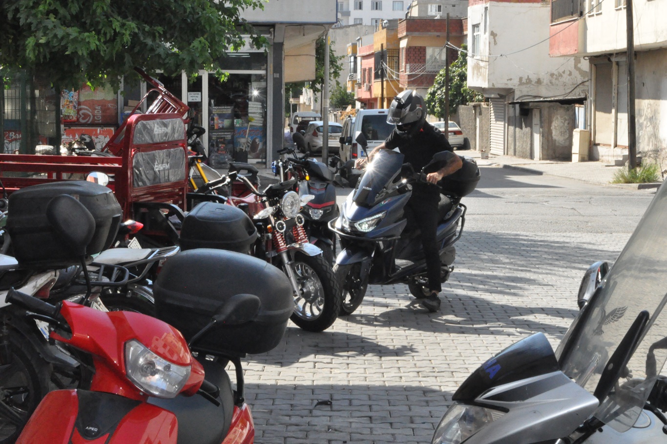 Motosiklet, ulaşımdaki zorlukları kolaylaştırıyor