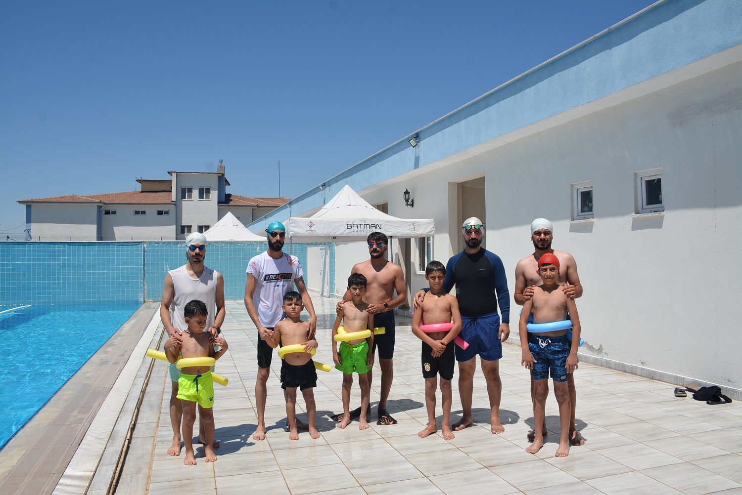 Özel çocuklara yüzme eğitimi