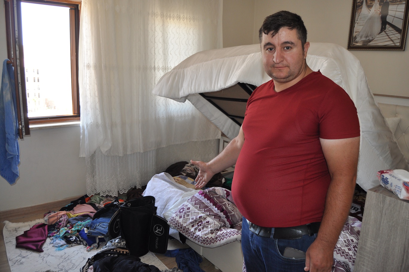 Pencereyi açık bırakınca altınları çalındı