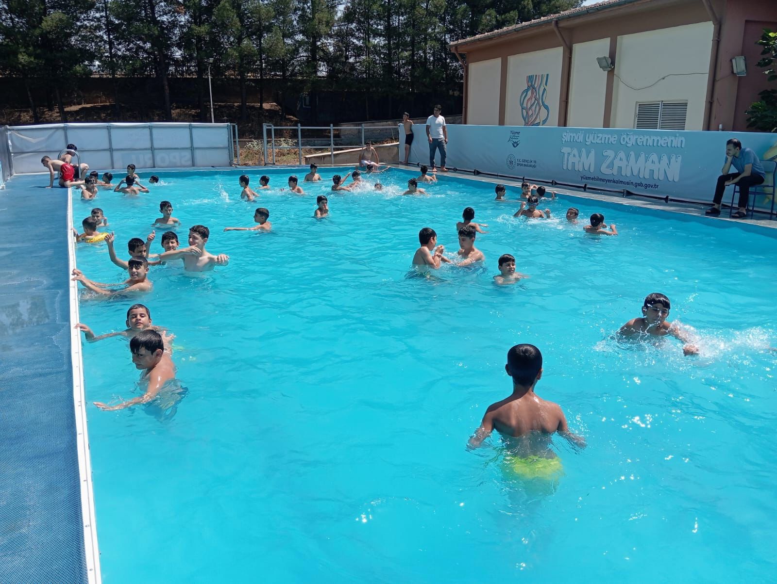 Portatif havuzlar gençlerin ayağına gidiyor