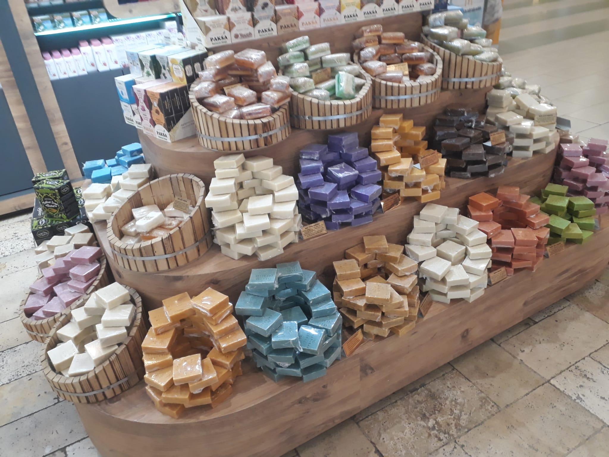 Rengarenk sabunlar ilgi odağı