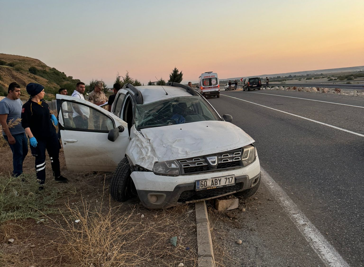 Seyir halindeki otomobil takla attı