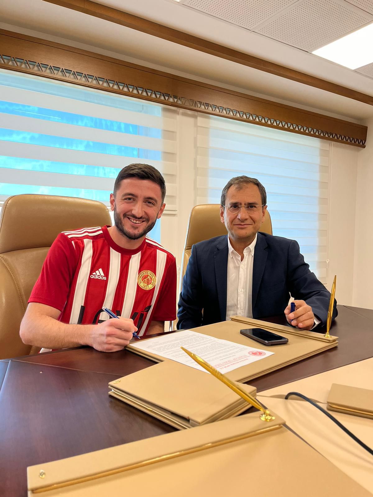 Omar Imeri, Petrol’e imzayı attı