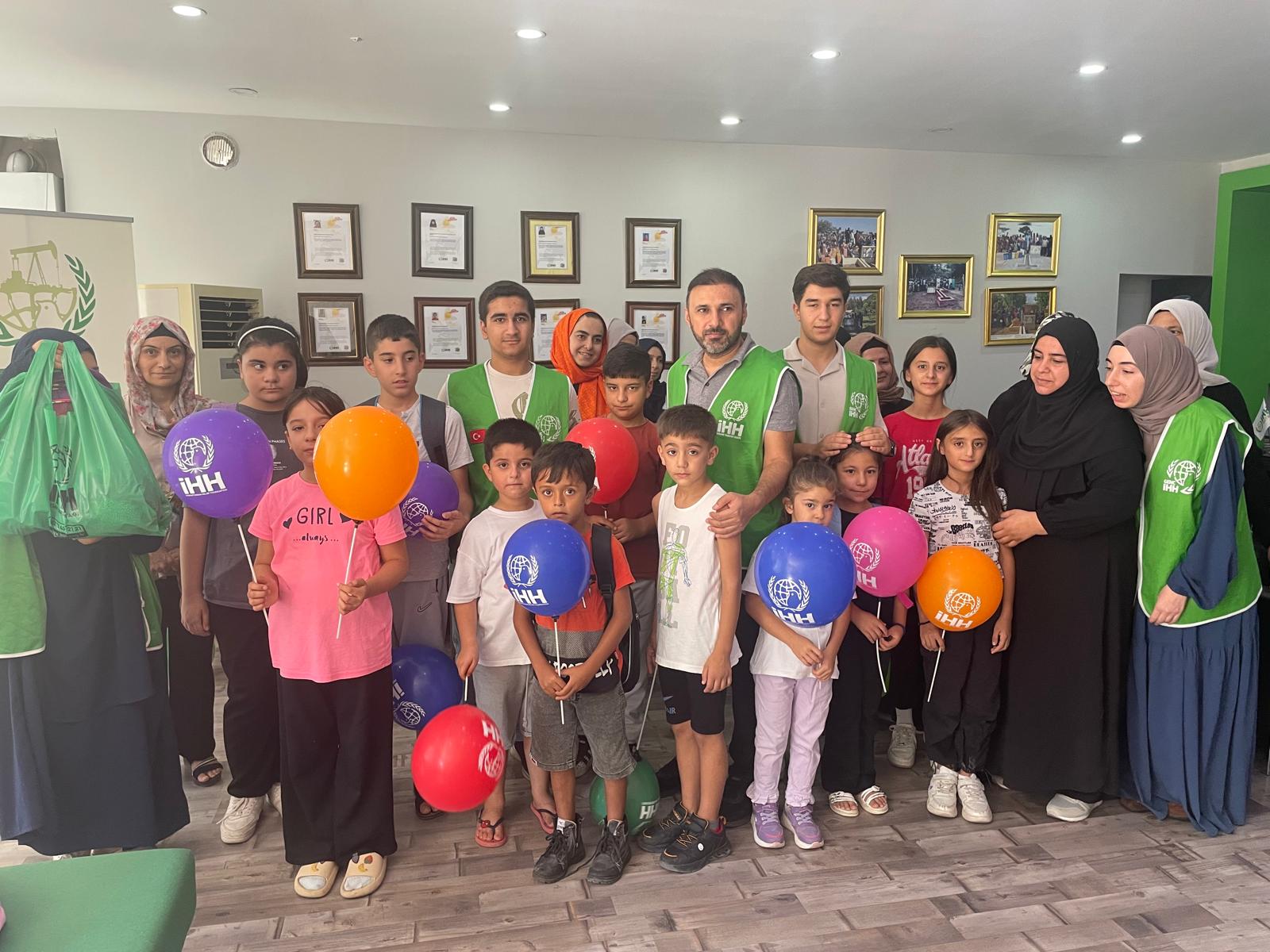 200 Yetim öğrenciye kırtasiye yardımı