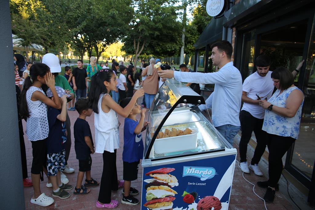 Çocuklara glütensiz dondurma şenliği