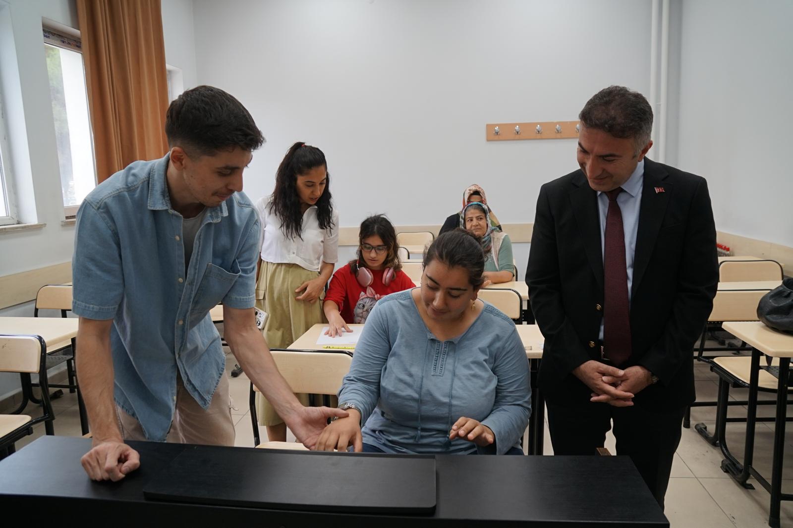 Engelsiz bireylere piyano eğitimi