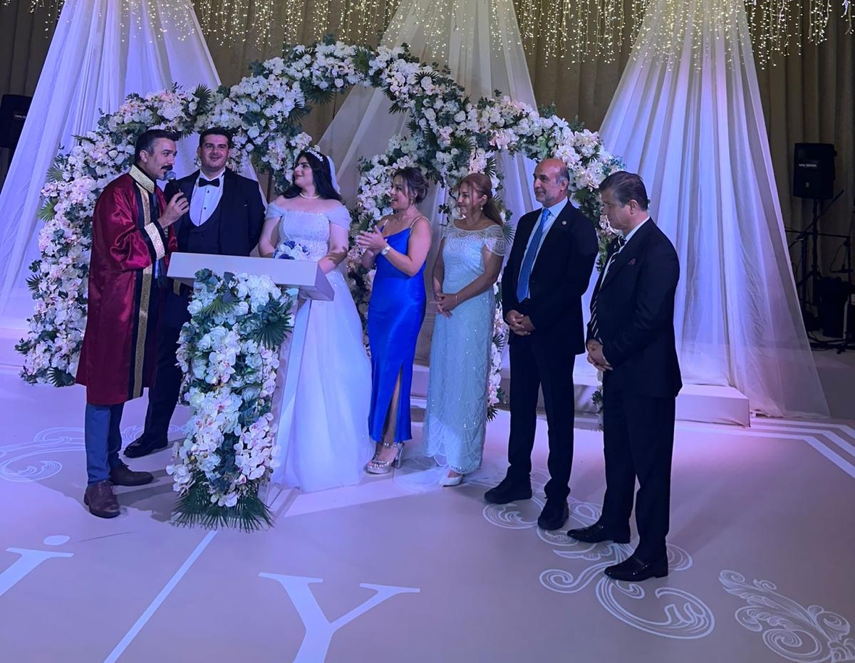 Genç ailesinin mutlu günü