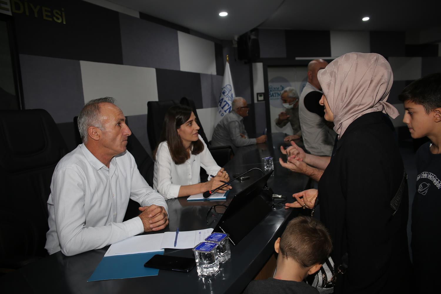 Halkın sorunlarını dinliyorlar