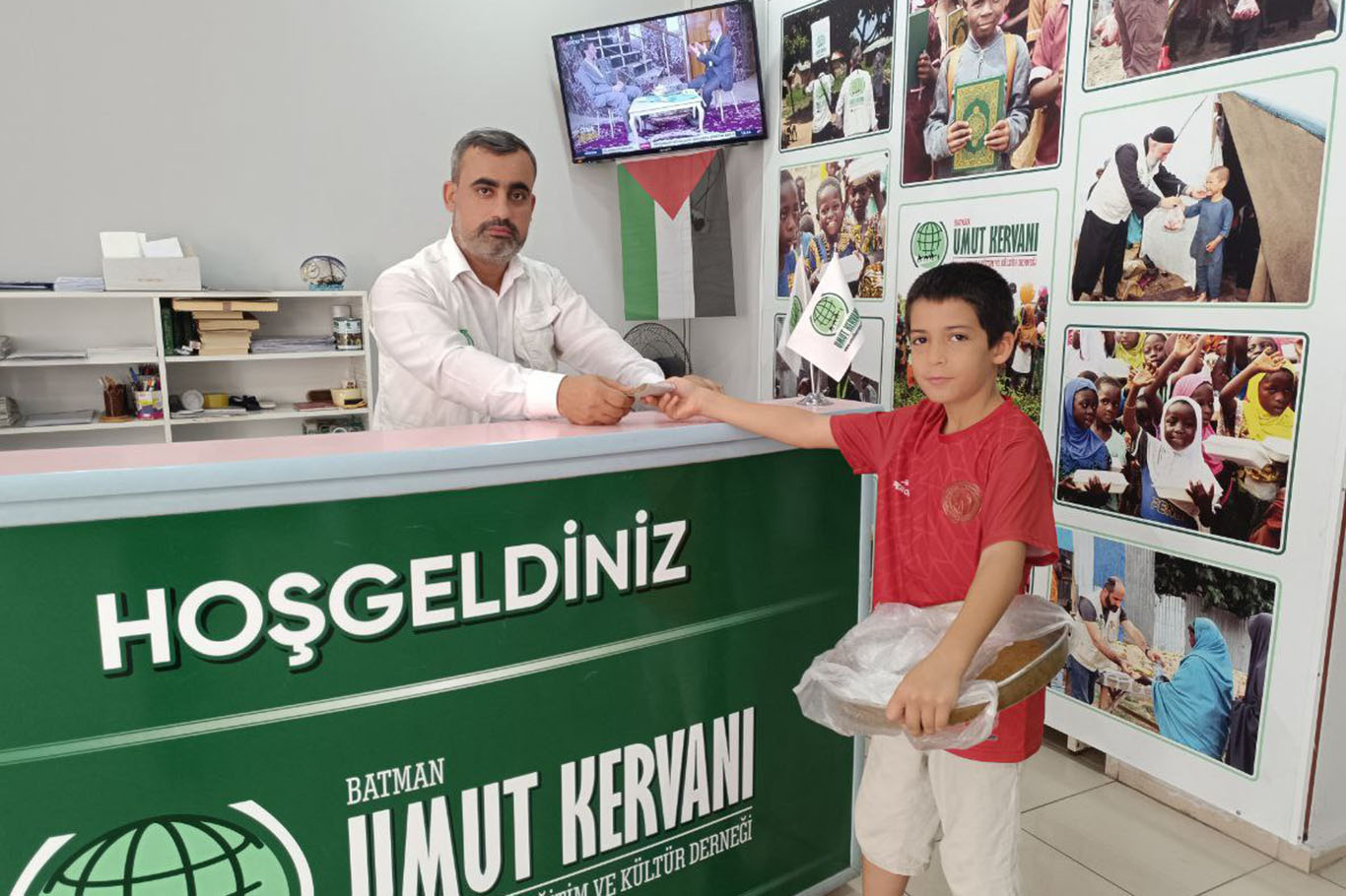 Kazancını Gazze’ye bağışladı