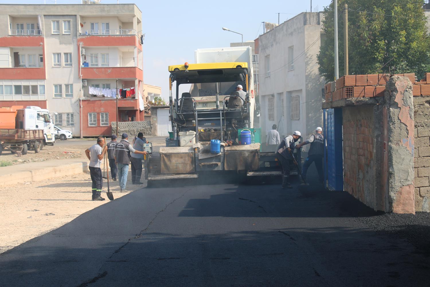 Kenar semtlerde yollar yenileniyor