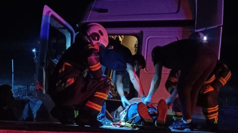 Yağlanan yolda kaza geçirdi