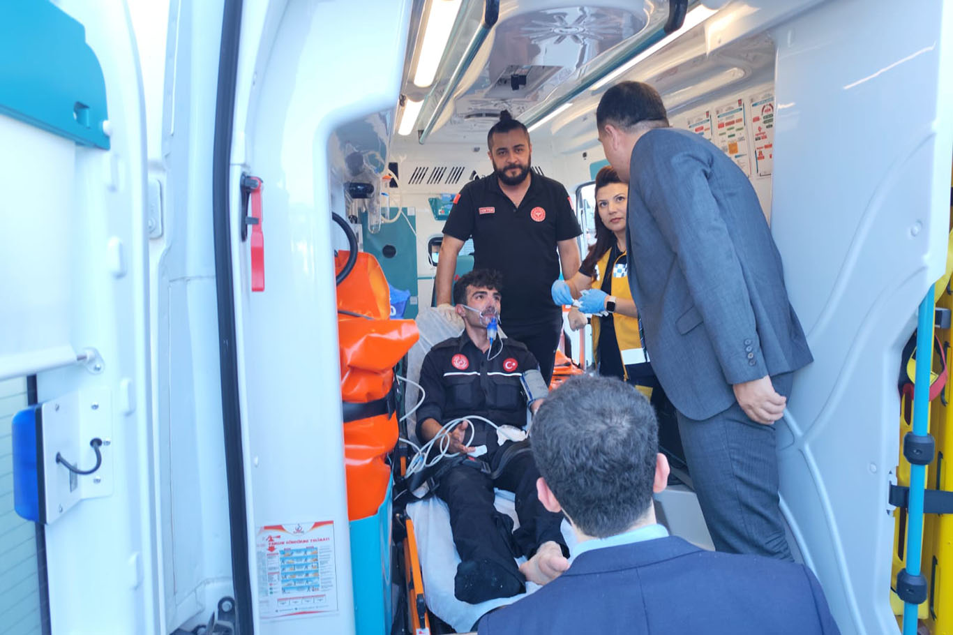 Yaralı vatandaşa müdahale etti