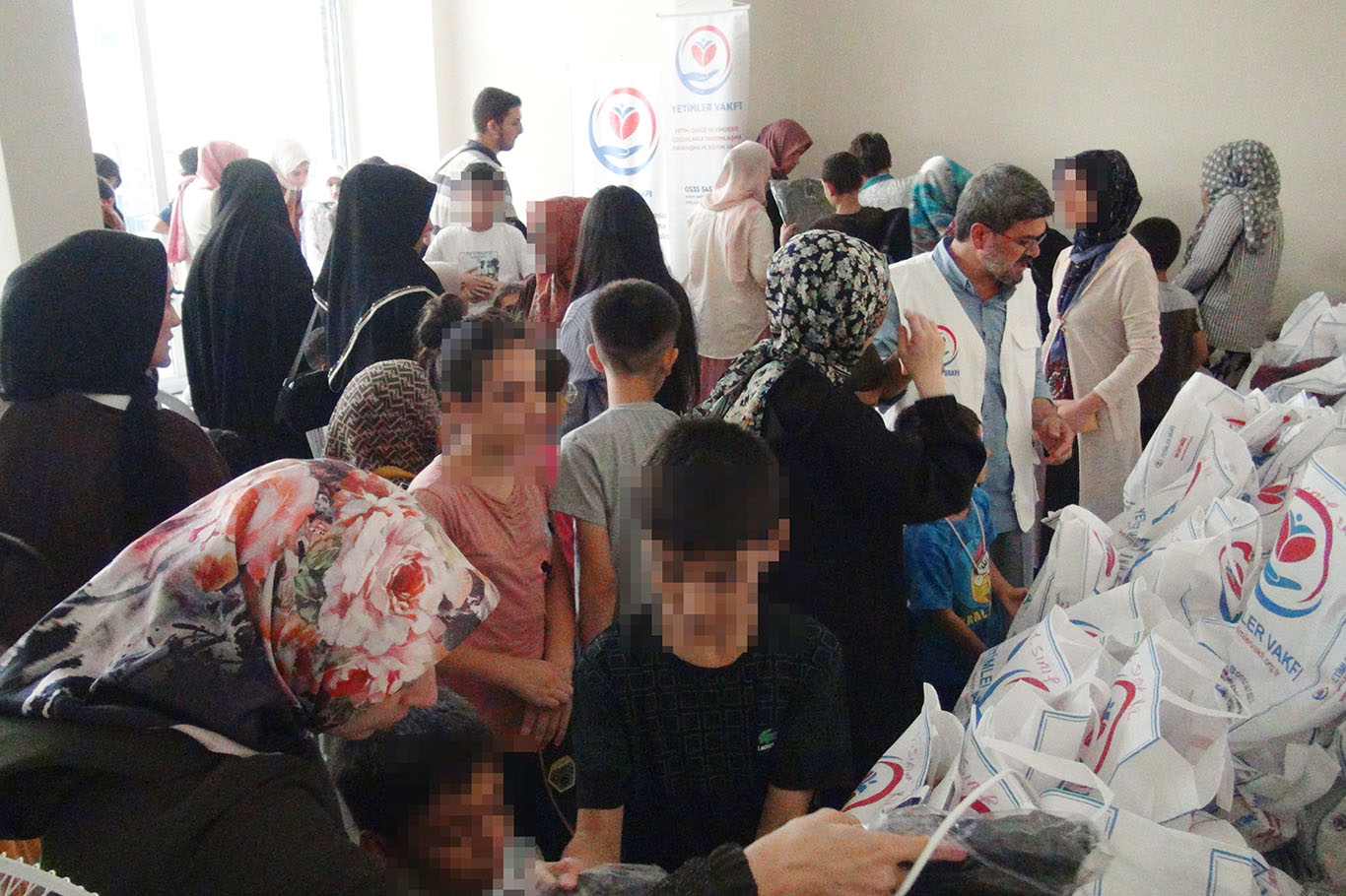 Yetim öğrencilere kırtasiye yardımı