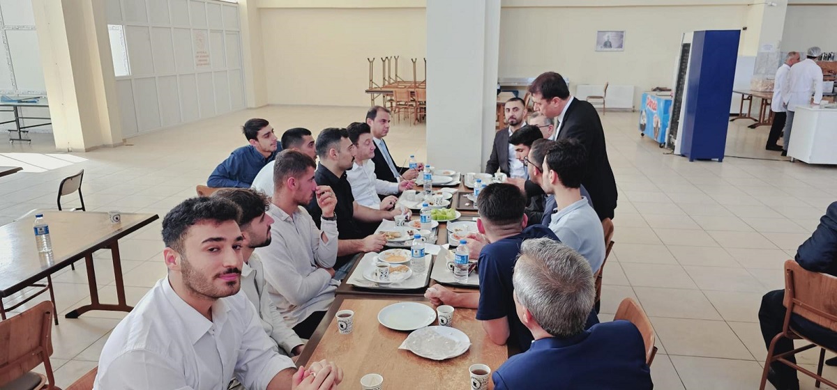 Yurtlarda öğrencileri dinlediler