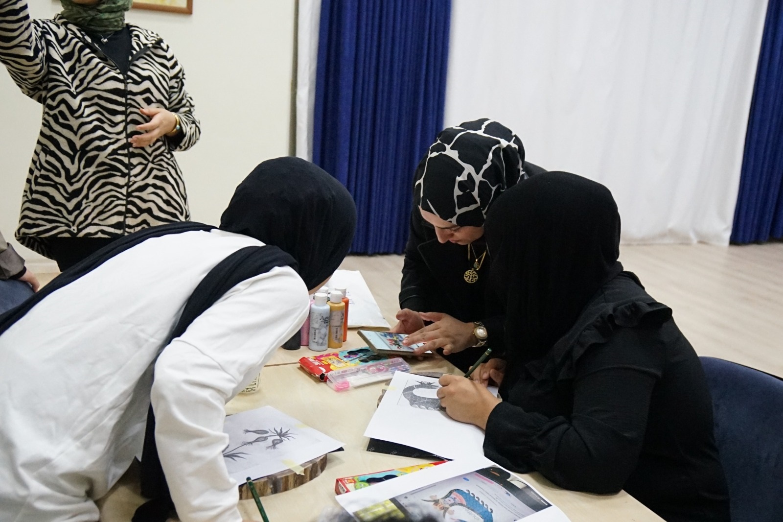 Çocuklardan yöresel figür çizim ve boyaması