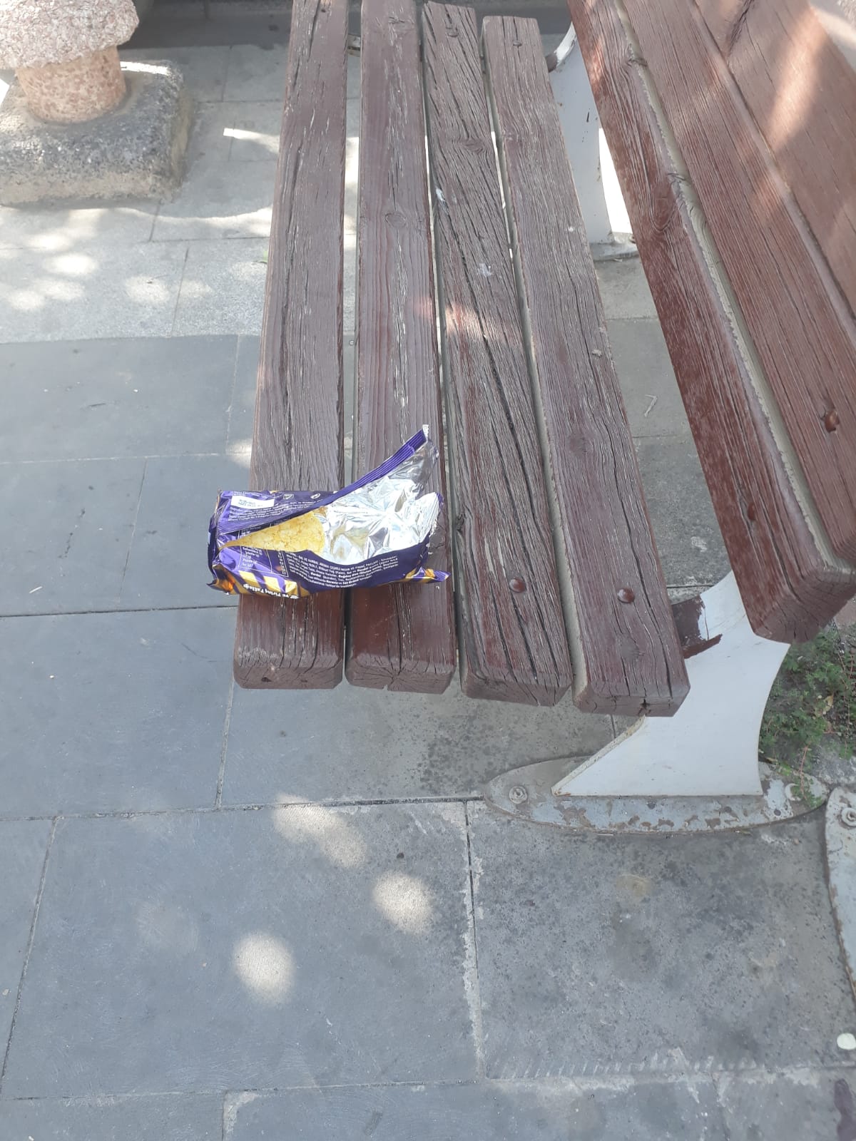 Banklardaki çöplere tepki!