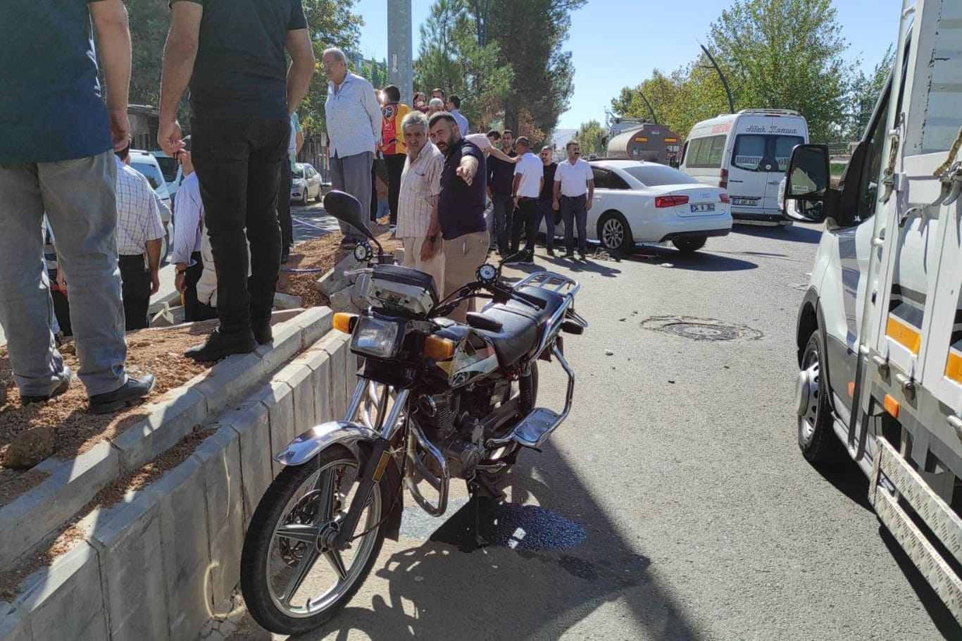 BATMAN’DA OTOMOBİL İLE MOTOSİKLET ÇARPIŞTI: İKİ YARALI