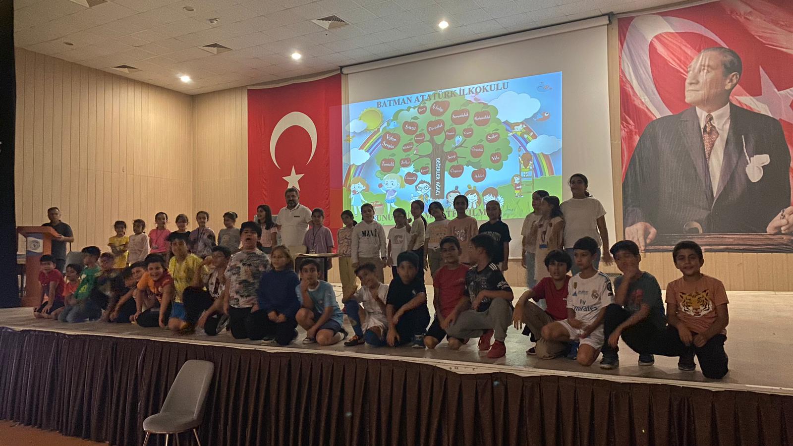 Camii imamını okullarına davet ettiler