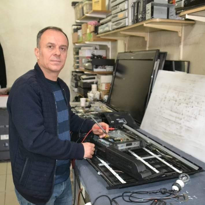 Deneyimli elektronikçi