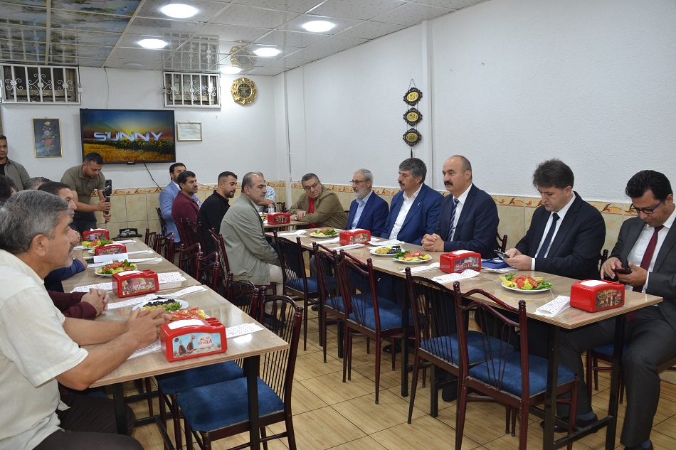 Esnaflarla kahvaltıda buluştu