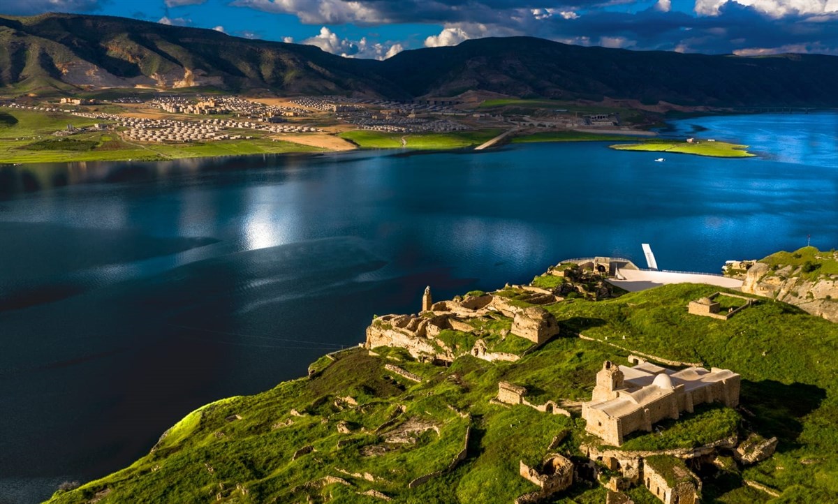 Hasankeyf Kalesi ve Mağaraları Aydınlatılıyor
